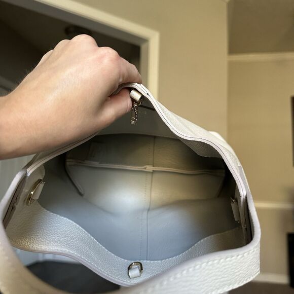 Banana Republic Mini Slouchy Vida Leather Bag In White - EXCELLENT Condition! - Picture 6 of 13